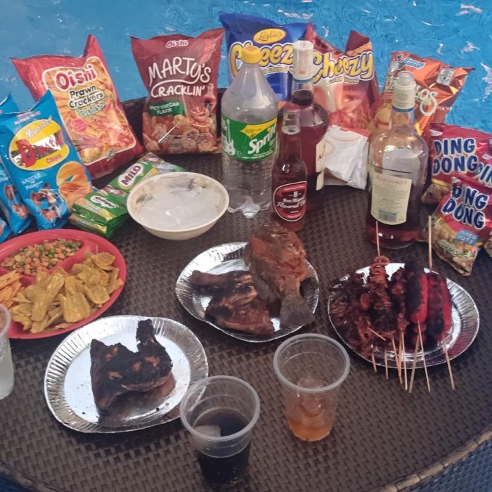 Floating tray